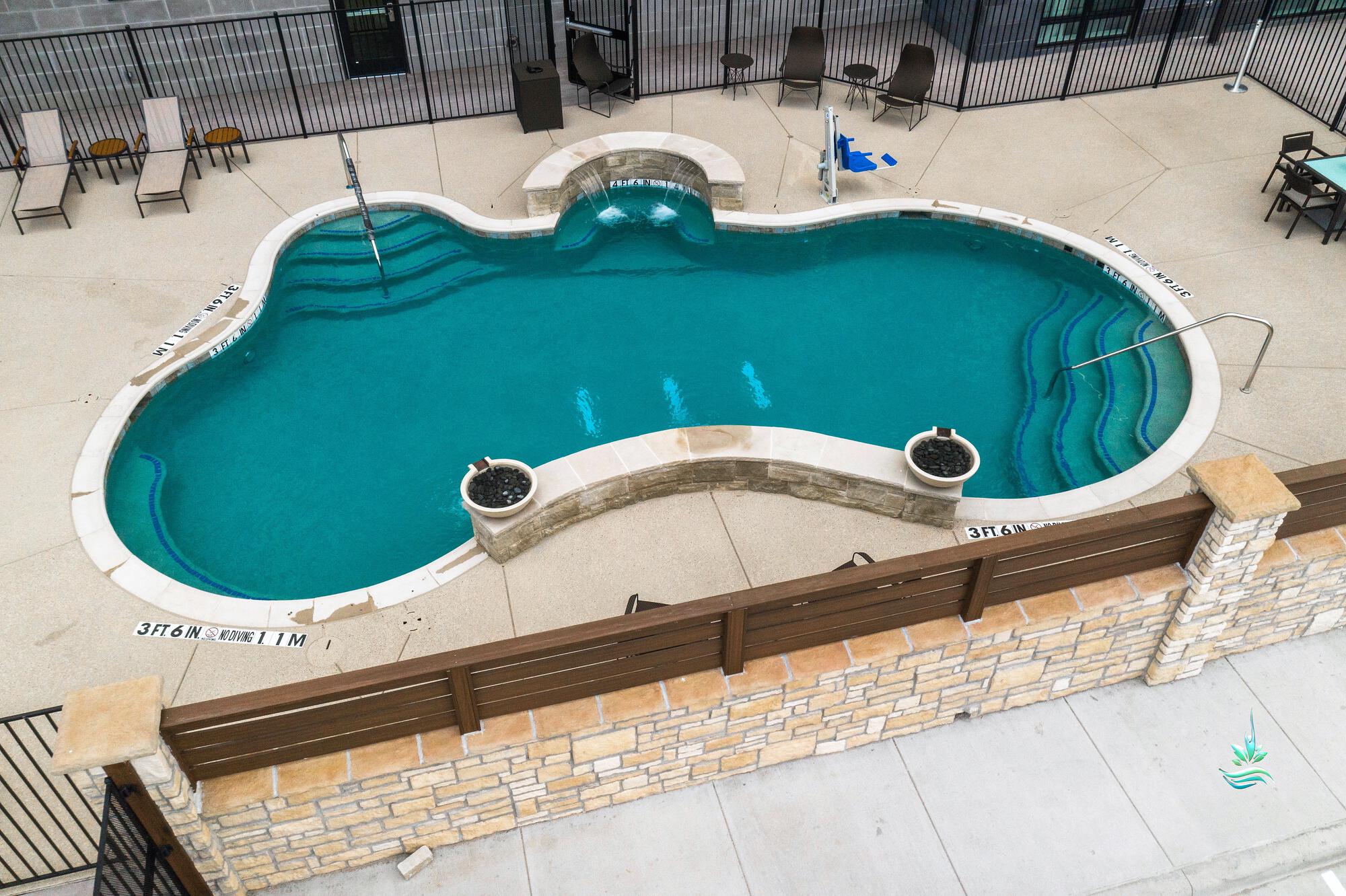 Kidney online shaped pool