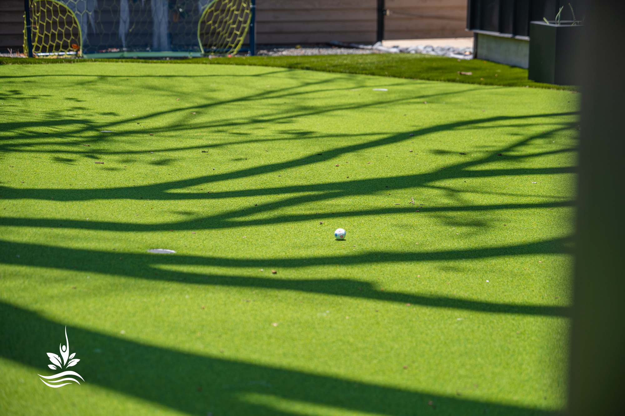 Residential artificial turf putting green 
